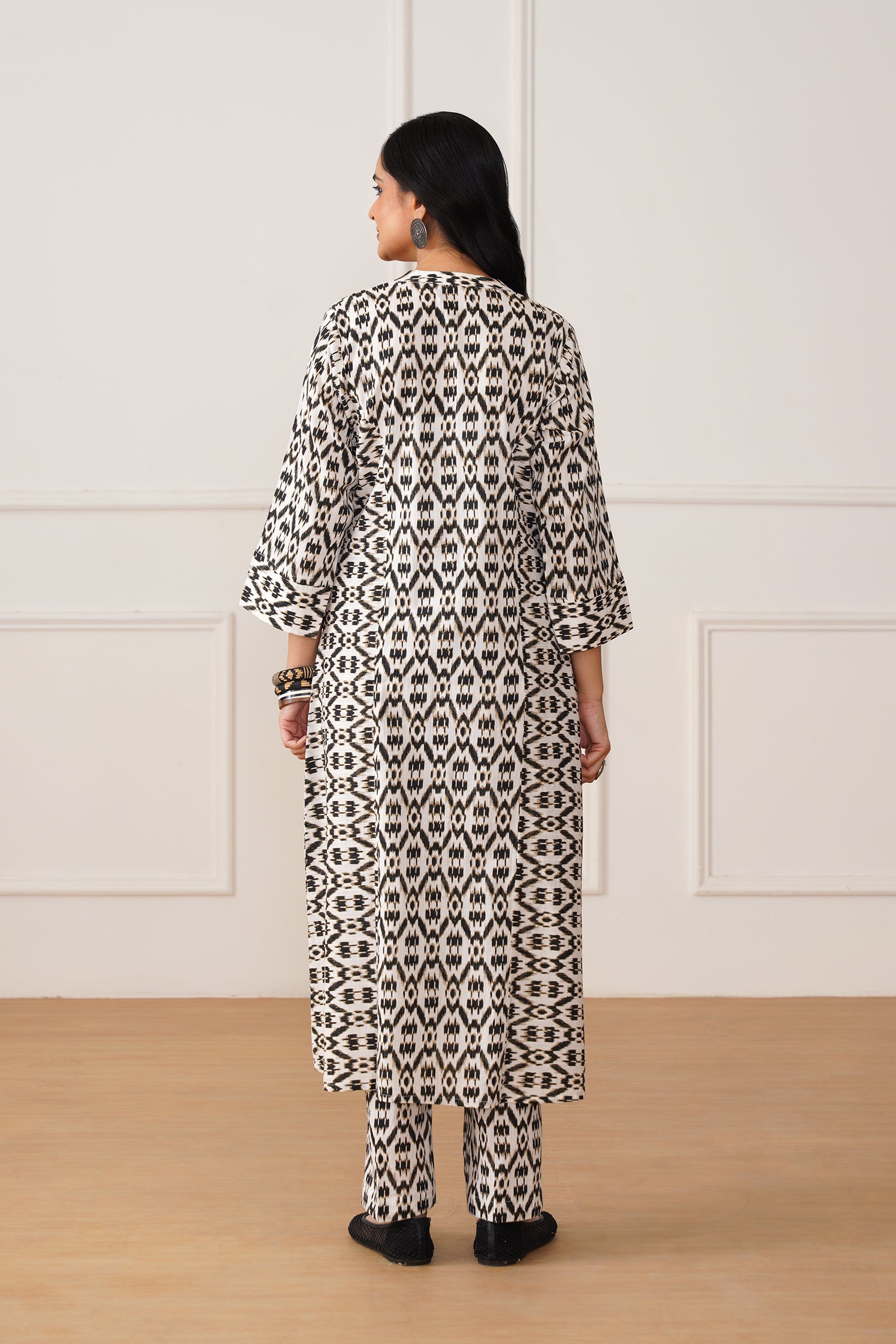 Elegant Cotton Kurti Set with Smart Chinese Collar