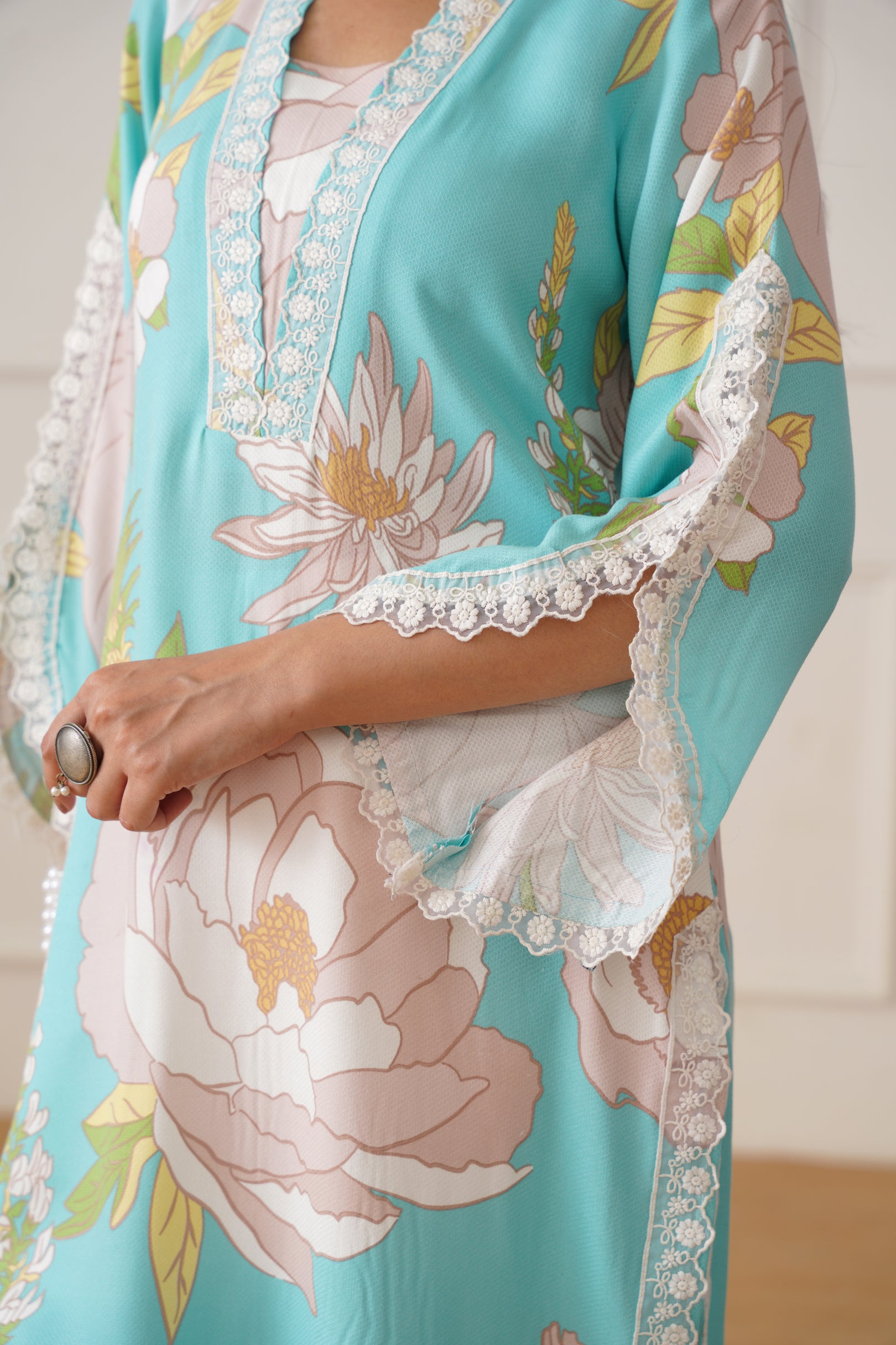 Kaftan V-Neck with Lace