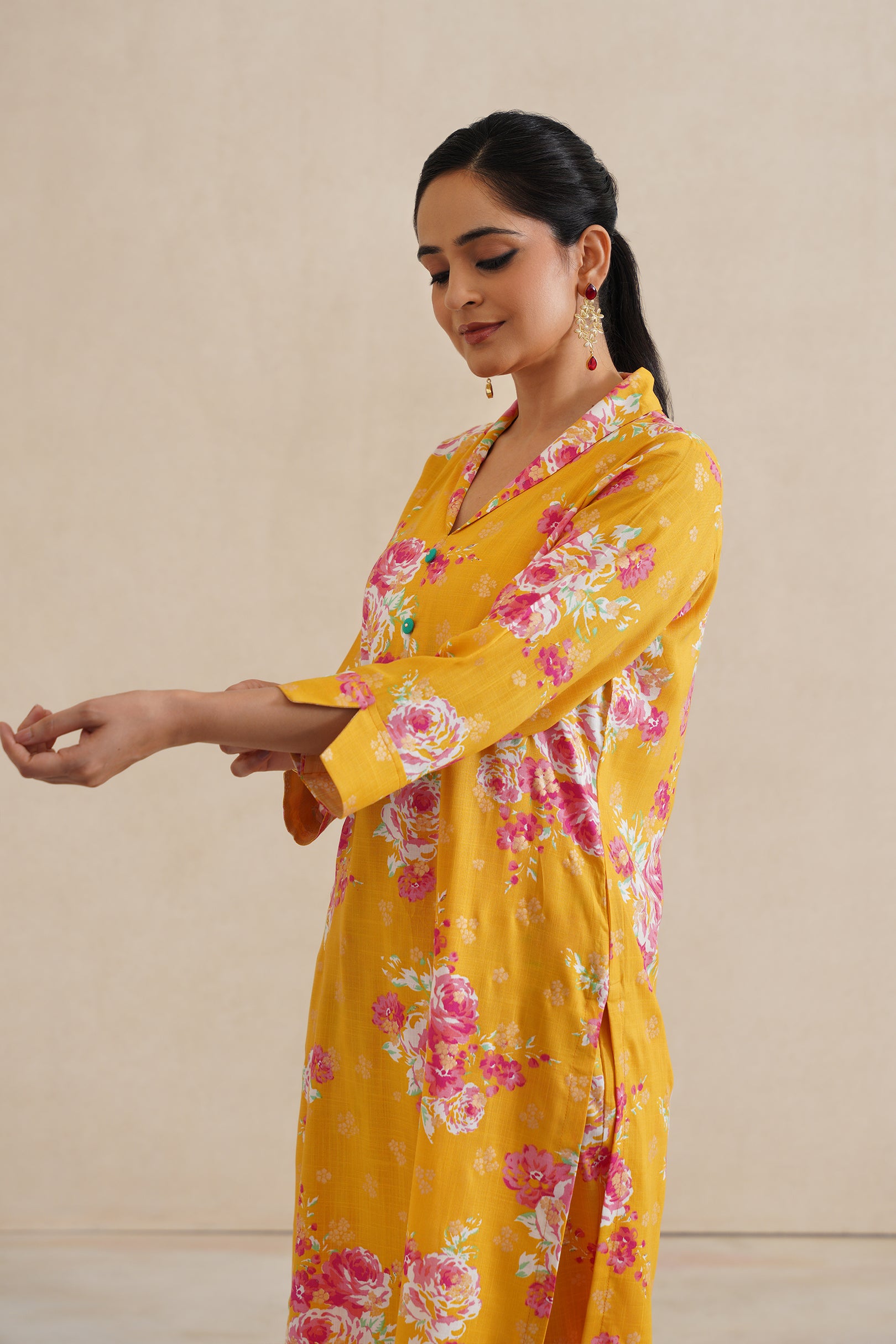 Classic Cotton Kurti Set Featuring a Stylish Chinese Collar