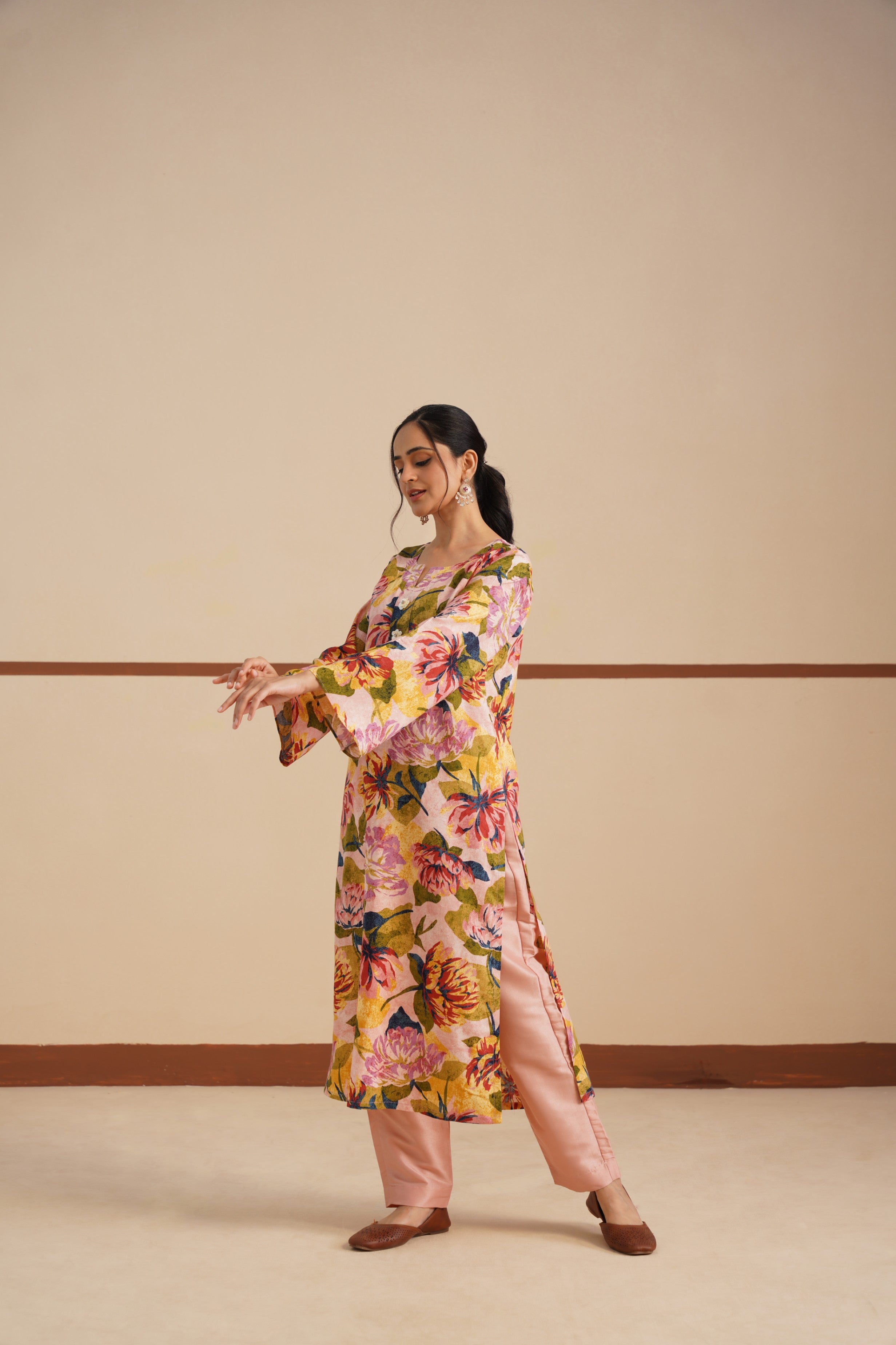 Peach Round Neck Kurti Set – Graceful Look in Birasho Rayon