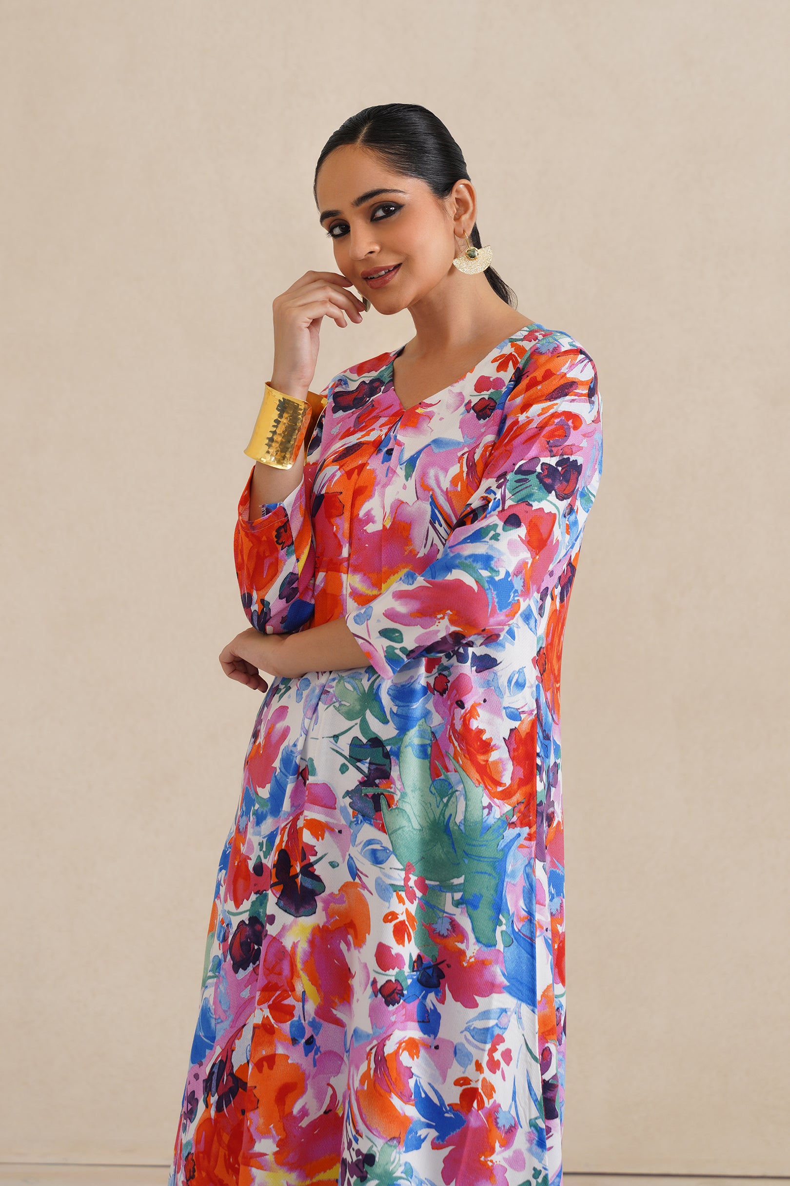 Rangoli V-Neck Kurti in Dobi Fabric